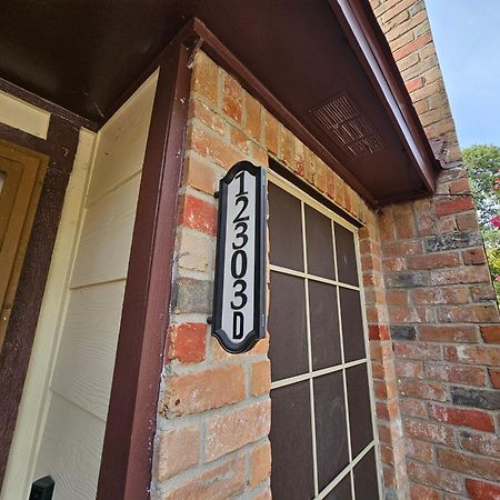 Centrally Located Houston Retreat! Sleeps 8, 10 Min To Downtown, Free Parking Buitenkant foto