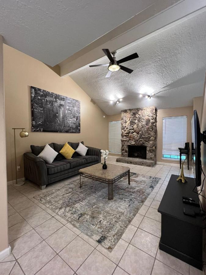 Centrally Located Houston Retreat! Sleeps 8, 10 Min To Downtown, Free Parking Buitenkant foto