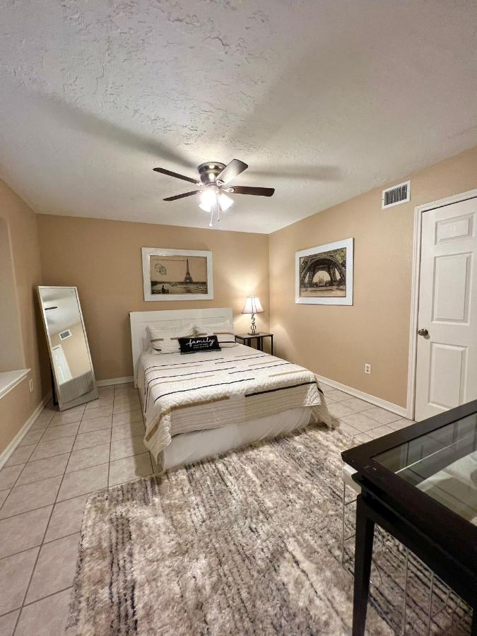 Centrally Located Houston Retreat! Sleeps 8, 10 Min To Downtown, Free Parking Buitenkant foto