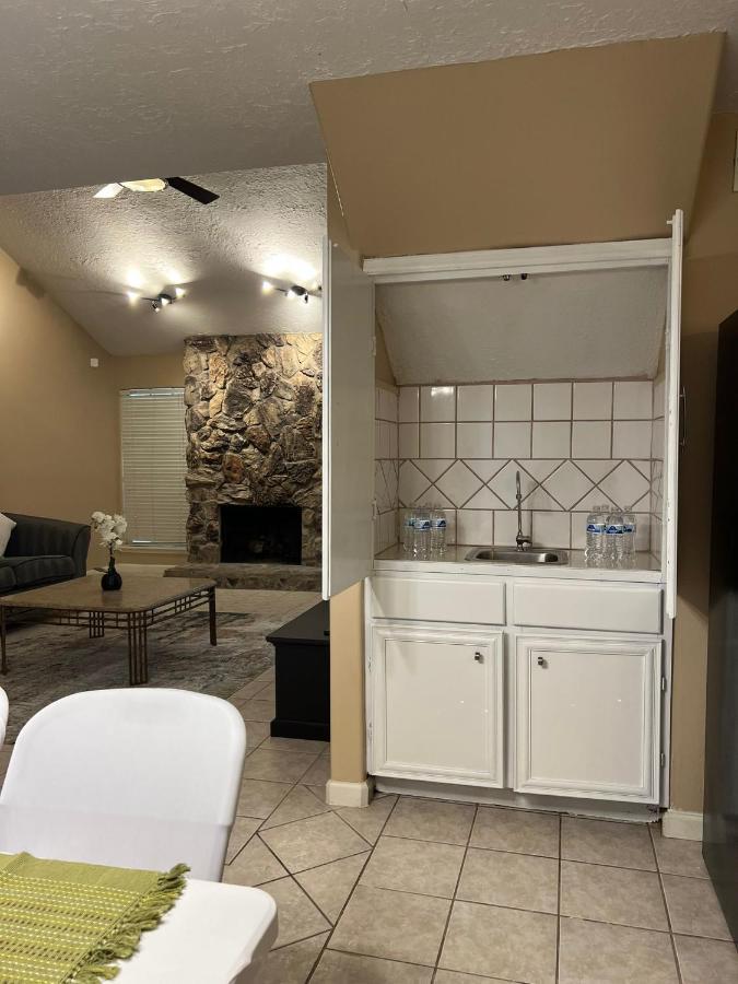 Centrally Located Houston Retreat! Sleeps 8, 10 Min To Downtown, Free Parking Buitenkant foto