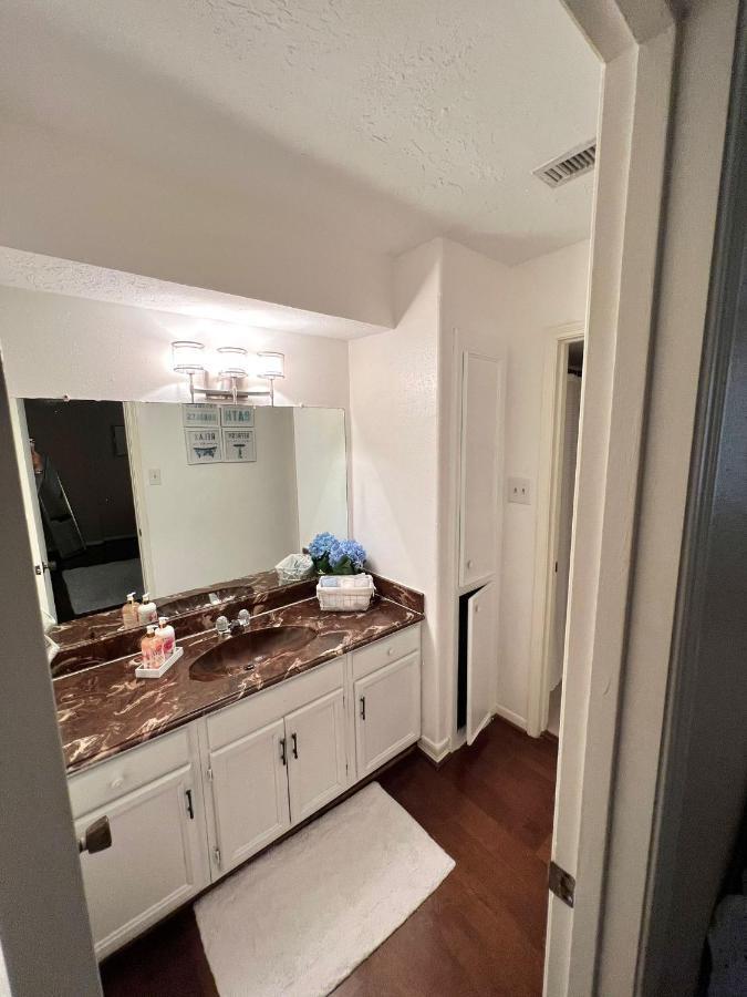 Centrally Located Houston Retreat! Sleeps 8, 10 Min To Downtown, Free Parking Buitenkant foto