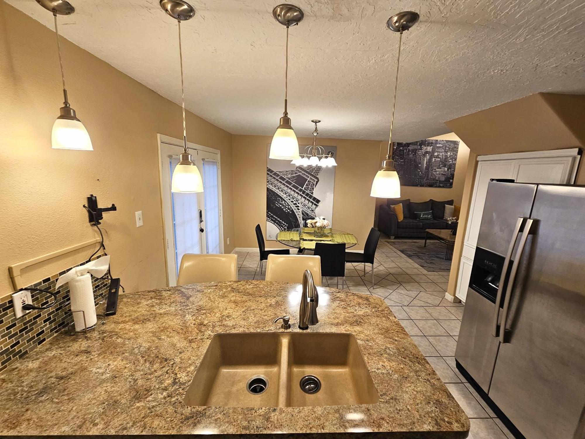 Centrally Located Houston Retreat! Sleeps 8, 10 Min To Downtown, Free Parking Buitenkant foto